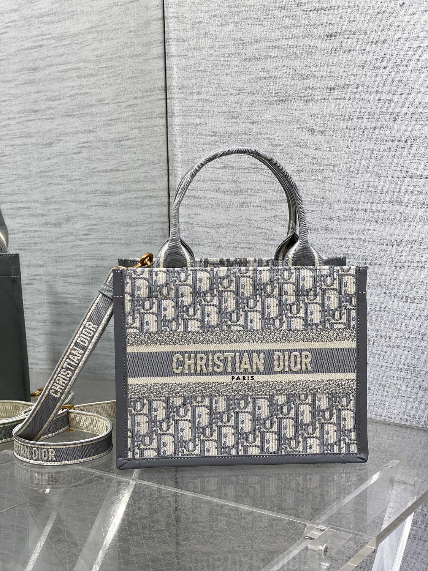 Premium Original Bags Luggage – Travel with Confidence! (CD) 🌍✈️